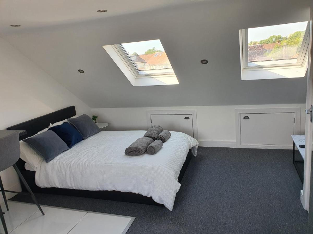 ホテル New Self Contained Flat,In Hayes, Free Parking Northolt  エクステリア 写真